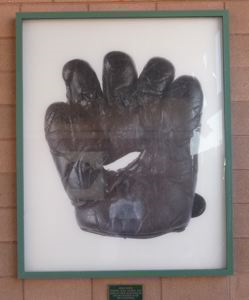 Glove: Max Carey, 1917